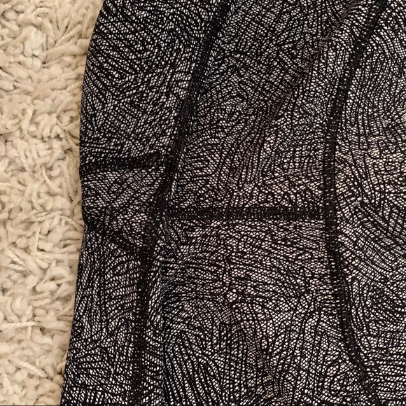 Wunder Under Crop 21” (High Rise) - Picture 2 of 5